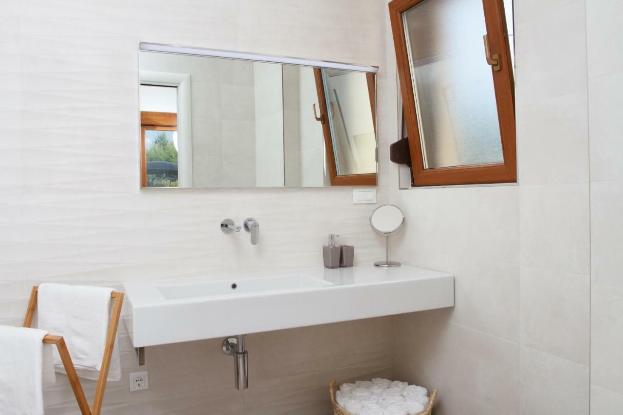 Luxury Poolside Villa Slatine Εξωτερικό φωτογραφία
