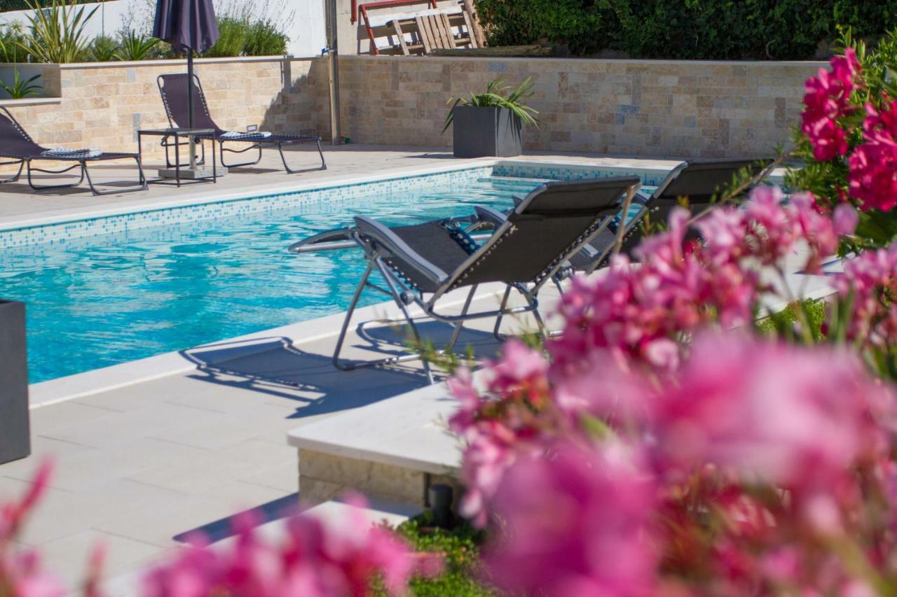 Luxury Poolside Villa Slatine Εξωτερικό φωτογραφία