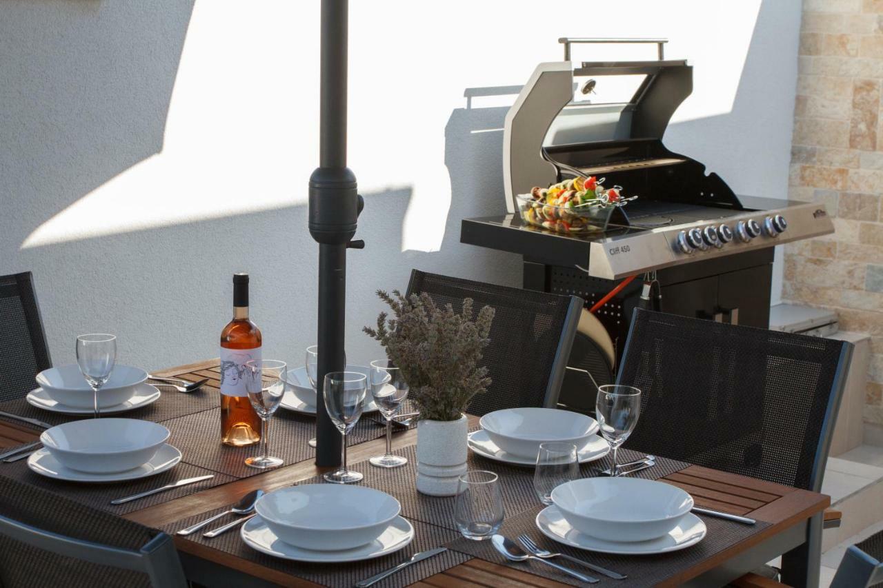 Luxury Poolside Villa Slatine Εξωτερικό φωτογραφία